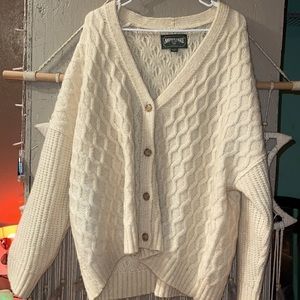 American eagle pull over over size never been worn